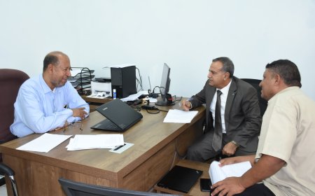 رئيس جامعة عدن يترأس اجتماعاً باللجنة التحضيرية لفعالية اليوم العلمي الثالث بكلية الصيدلة