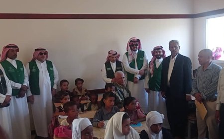 محافظ لحج ووفد من البرنامج السعودي للتنمية يفتتحون مدرسة أحمد نجيب بالمسيمير