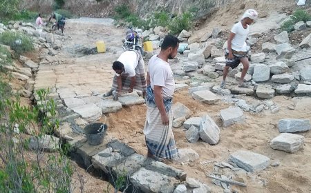 مبادرات مجتمعية لإصلاح طريق رئيسي يربط مديرية القبيطة بمحافظة لحج