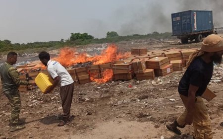 نيابة الصناعة بـ عدن تتلف 56361 علبة أدوية لسوء نقلها وتخزينها في حاويات حديدية جافة