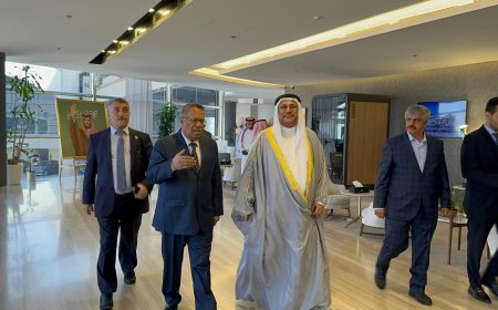 الدكتور بن دغر يستقبل رئيس البرلمان العربي في زيارة يلتقي فيها رئيس مجلس القيادة الرئاسي