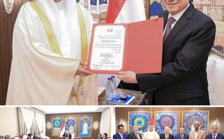 رئيس مجلس القيادة يقلد رئيس البرلمان العربي وسام الوحدة من الدرجة الاولى