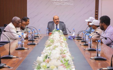 منظمة رحمة حول العالم للإغاثة والأعمال الإنسانية تكرّم مدير تربية حضرموت الساحل