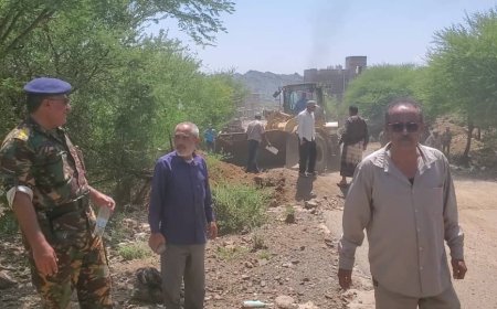 مدير عام جحاف يدشن حملة إزالة العشوائيات والاستحداثات في الخط العام بالمديرية وسط ترحيب كبير من قبل أبناء المديرية