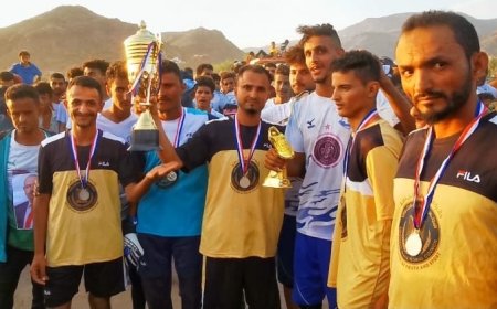 إتحاد خلة ينتزع كأس البطولة ويتوج بطلاً لدوري الفقيد الواقدي بالضالع