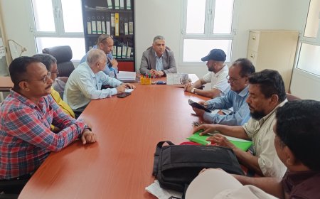 نائب محافظ عدن يترأس اجتماعا لمناقشة إشكالية الانقطاعات للمياه في عدد من احياء مديرية صيرة 