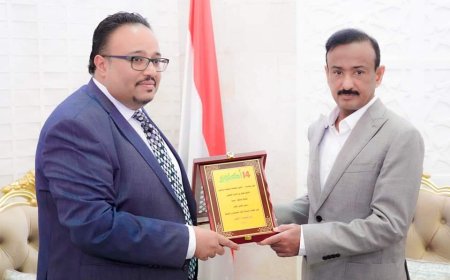 محافظ شبوة يلتقي رئيس مجلس إدارة مؤسسة 14 أكتوبر للصحافظة والنشر