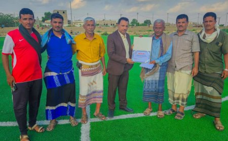 نادي الوضيع الرياضي يكرم الكابتن مقبل قاسم محمد تقديراً لما قدمه كلاعب سابق وإداري ناجح. 