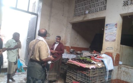 مكتب اشغال خنفر ينفذ نزولا الى اسواق المدينة ويصدر تعميما صحيا بخصوص ذلك