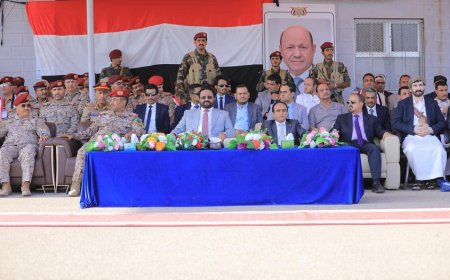 العرادة يشهد حفل تخرج بكلية الطيران والدفاع الجوي بمناسبة احتفالات أعياد الثورة اليمنية الخالدة