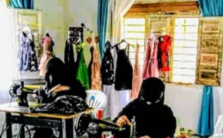 أبين.. مؤسسة "باقادر" تدشن العمل بمعمل الخياطة وتختتم دور الحاسوب الآلي 