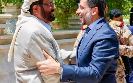 عاجل.. رئيس الوزراء يصل مدينة مأرب