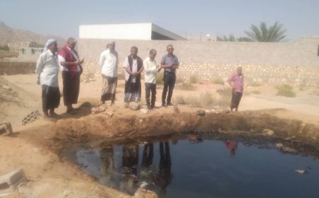 شبوة.. فريق من الهيئة العامة لحماية البيئة يتفقد أضرار التسرب النفطي في مدينة عزان بمديرية ميفعة