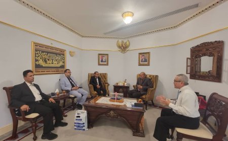 وفد جامعة العلوم والتكنولوجيا يزور السفير الإندونيسي لدى اليمن لبحث تعزيز التعاون