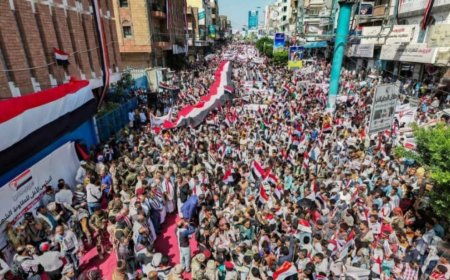تعز: تؤكد على خيار المقاومة لاستعادة الدولة في مسيرة مليونية حاشدة