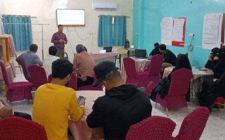 مؤسسة شباب أبين تعزز قدرات موظفيها بدورة عن الجوانب القانونية للبناء المؤسسي