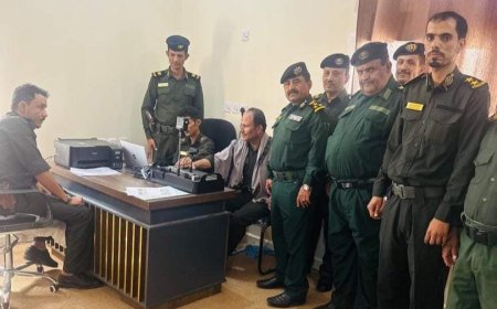 مدير عام الأمن والشرطة بشبوة يدشن إصدار البطاقة الشخصية الذكية لمنتسبي إدارة الأمن العام والشرطة بالمحافظة