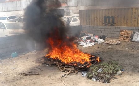 إتلاف كميات كثيرة من الحشيش والشَّبْو المخدرة بالعاصمة عدن 