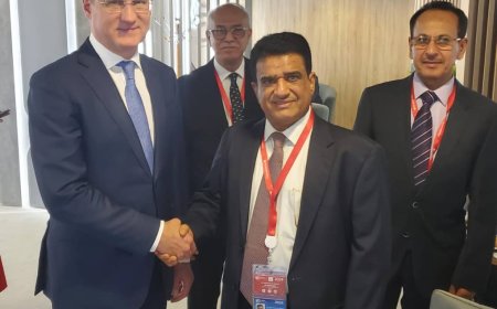 وزير النفط والمعادن يلتقي نائب رئيس رئيس الوزراء الروسي