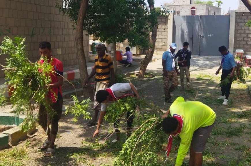 كشافة أبين تبادر بتعقيم وتطهير مجمع بلقيس التربوي زنجبار لاستئناف الدراسة