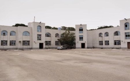 ناشط إعلامي يشيد بقرار تحويل سكن الطالبات إلى مبنى لكلية الإعلام بجامعة عدن