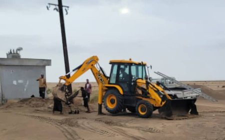 بعد الامطار التي شهدها الحقلين.. باخبيرة يطلع على اعمال صيانة التيار الكهربائي في حقلي بئر أحمد وناصر 