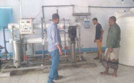 مدير عام الهيئه العامة للموارد المائيه م/ابين يتفقد معمل الصفوه لتحلية المياه 