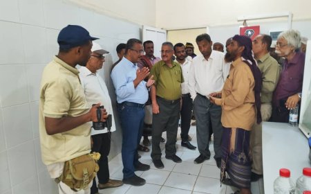 محافظ أبين ووكيلا وزارة الزراعة "عبيد والزامكي" يقومون بزيارة تفقدية لمحلج القطن ومصنع الزيوت النباتية بالكود