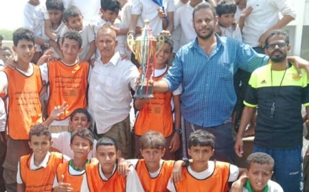 فريق بدر يحرز كأس بطولة كرة الطائرة بمدرسة العروس في مودية