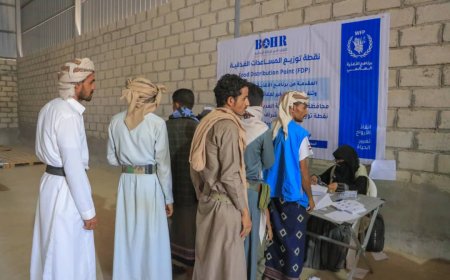مأرب.. ائتلاف الخير للإغاثة يوزع المساعدات الغذائية الدورية المقدمة من برنامج الأغذية العالمي