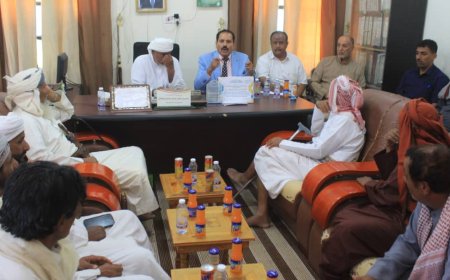 لجنة التواصل بحضرموت تلتقي مقادمة ومشايخ والرموز المجتمعية في مديرية رماه الصحراوية.