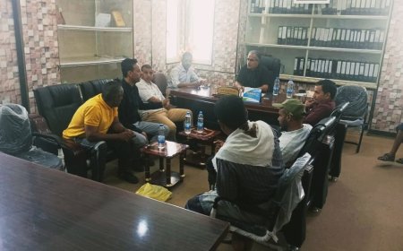 مدير عام عتق يلتقي بمدير عام مكتب الشباب والرياضة بالمحافظة وإدارة نادي التضامن