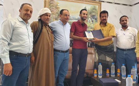 السلطة المحلية برضوم شبوة تكرم وكالة المنشآت الصغيرة والأصغر والجمعية الكويتية للإغاثة نظير جهودهم في المديرية