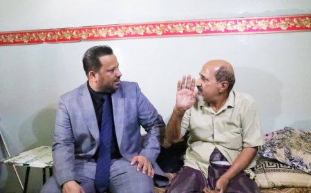 مدير المؤسسة الاقتصادية اليمنية يزور أسر أول شهداء تحرير عدن ويؤكد اهتمام القيادة السياسية بأسرهم