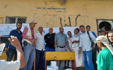 سلطة مديرية الضالع والصندوق الاجتماعي يدشنان توزيع الاعلاف المركزة والمكعبات الملحية لصغار مربيي الثروة الحيوانية