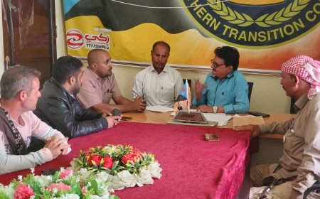 نائب رئيس انتقالي الضالع يناقش مع رئيس الغرفة التجارية بالمحافظة جهود دعم الاستثمار بالمحافظة