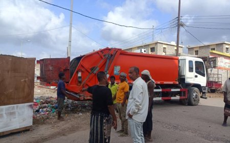بتوجيهات محافظ أبين.. مدير عام زنجبار يدشن حملة نظافة شاملة بعد تسليم الآليات والمعدات لصندوق النظافة بالمديرية