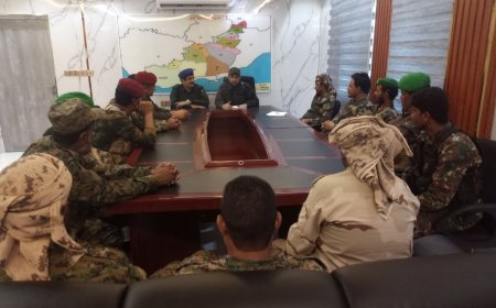 مدير أمن لحج العميد ناصر الشوحطي يترأس اجتماعًا لضباط وقادة كتيبة المداهمات ويشيد بجهودهم في تعزيز الأمن والاستقرار