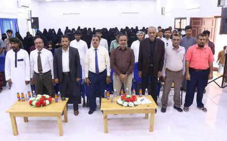 كليتا التربية والآداب بجامعة المهرة تحتفلان بيوم اللغة المهرية