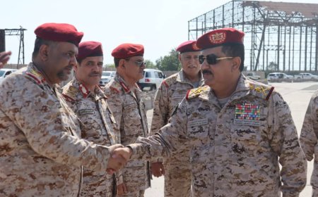وزير الدغاع يعود إلى عدن