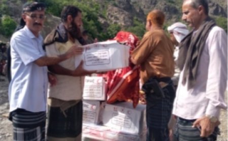 الهلال الأحمر يوزع مساعدات إيوائية طارئة للنازحين من مناطق قرين وعهامه بالمسيمير
