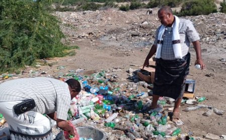 مكتب اشغال خنفر يقوم بإتلاف كمية من المواد التالفة والمنتهية صلاحيتها. 