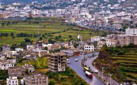 خروج مركبة عن مسارها في إب يسفر عن إصابة 6 أشخاص
