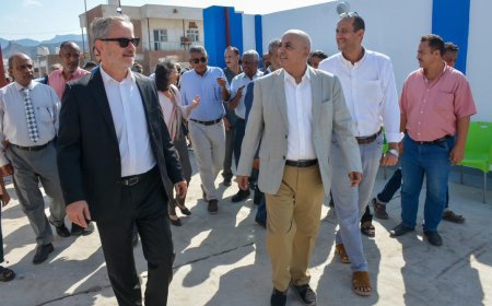 وزير المياه وسفراء الإتحاد الأوروبي يطلعون على مشروع محطة الصرف الصحي بمستشفى الجمهورية