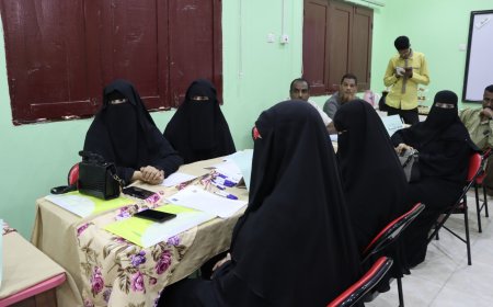 برعاية الوزير العكبري.. تربية ساحل حضرموت تدشن برنامج المنح المدرسية لعدد من مدارس مديرية المكلا