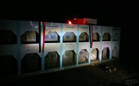 حفل كرنفالي رسمته مدرسة المنار بالحقل جبل حبشي بمحافظة تعز.