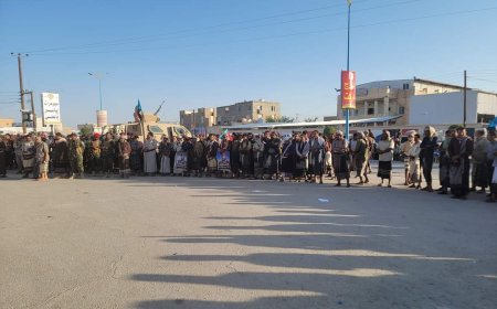 أبناء شبوة يودون صلاة الجنازة على القائد السليماني في جامع عمر بن عبد العزيز بالعاصمة عتق