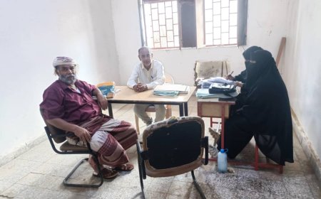 مدير عام زنجبار يدشن العمل بفرع الأحوال بالمديرية بديوان المحافظة القديم