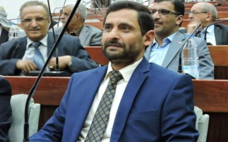 برلماني في صنعاء موال للحوثيين سلطتكم تثير الشفقة  ويسخر من الأوضاع الذي وصلت إليها الناس