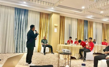 منتخب الناشئين يتلقى محاضرة متخصصة حول الإعلام والتواصل في معسكر مسقط